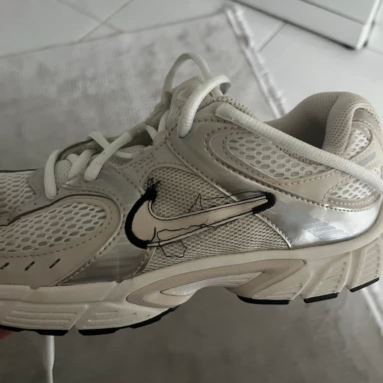 Nike Spor Ayakkabısında Garanti İhlali Ve Dikiş Arızası