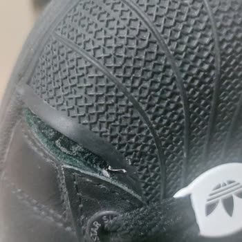 Adidas Superstar 2 Ayakkabının Burun Kısmı 4 Ayda Yırtıldı: Kalite Şikayeti Ve Değişim Talebi