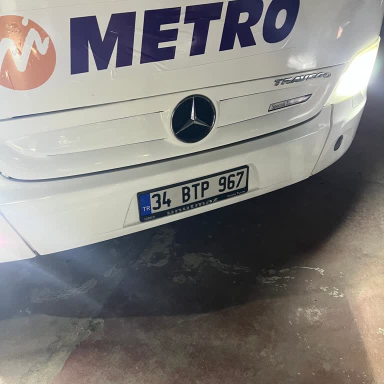 Gece Otobüsünde Sigara Dumanı Ve Muavin Yokluğu