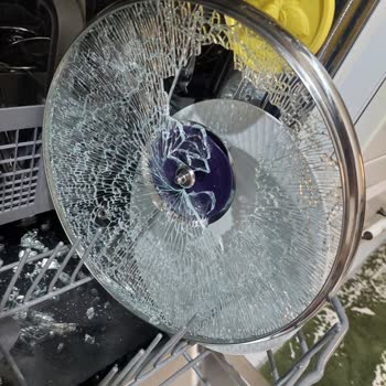 Korkmaz Mutfak Eşyaları 24 Cm Tencere Kapakları Kendiliğinden Çatlıyor, Ürün Değişimi Talebi