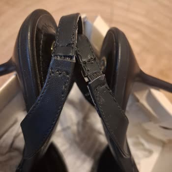 Bambi Ayakkabı Ayağa Kalktığım Anda Arka Bandı Düşüyordu