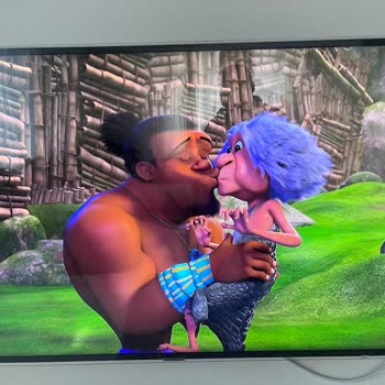 Çocuklara Uygun Olduğu Söylenen İçeriğin Yanıltıcı +7 Sınıflandırması Ve Uygunsuz Öpüşme Sahnesi