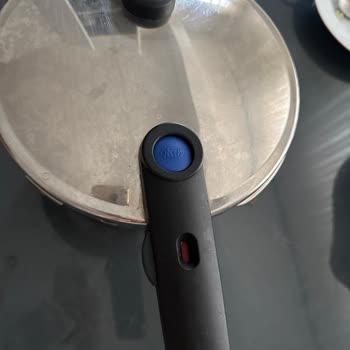 Fişler Düdüklü Tencere Yanıyor Ve Tam Pişirmiyor, Değişim Talebi