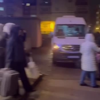 Vaat Edilen Lüks Otobüs Yerine Bakımsız Minibüs Ve Saatlerce Bekletme