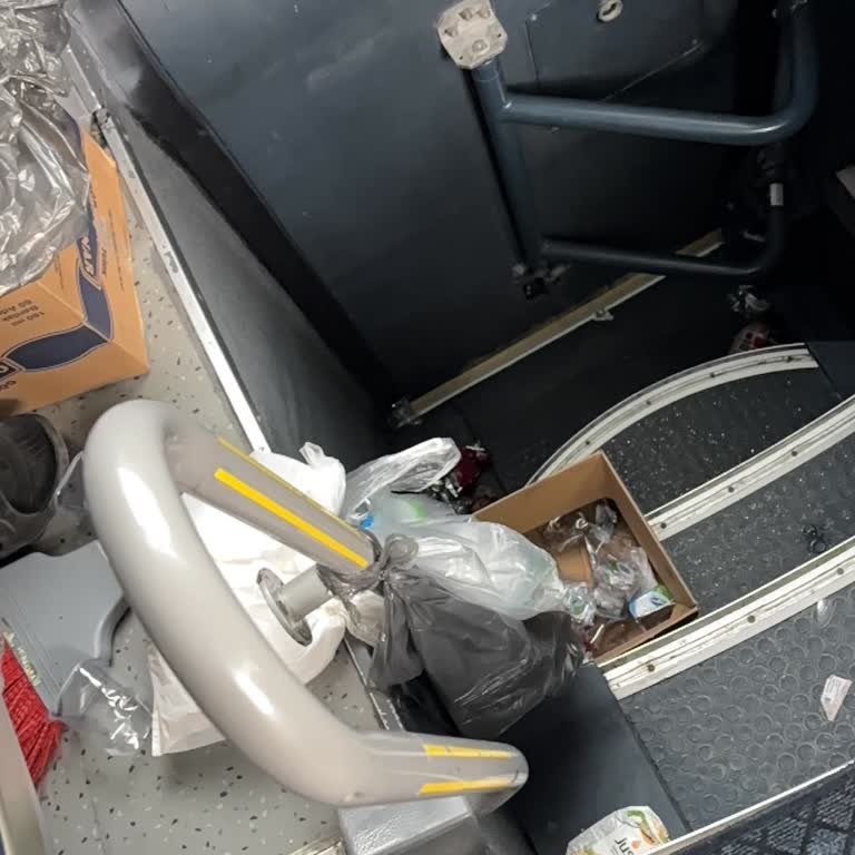 Gecikmeli Otobüs Muavinsiz Ve Kirli Yolculuk Şikayeti