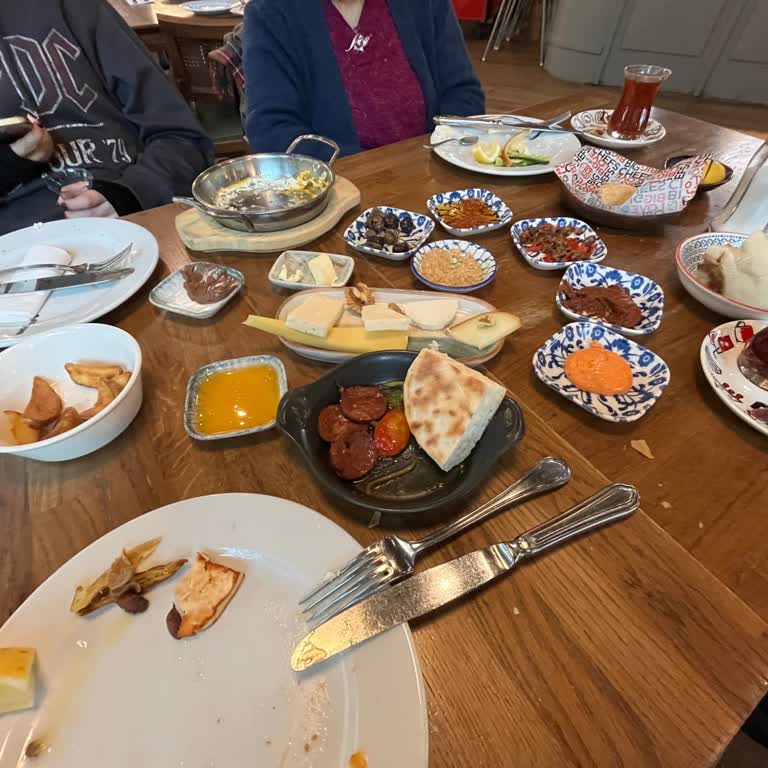 Marmara Forum BigChefs’te Soğuk Ve Yetersiz Kahvaltı, Ödenen 1800 TL’ye Karşılık Değil