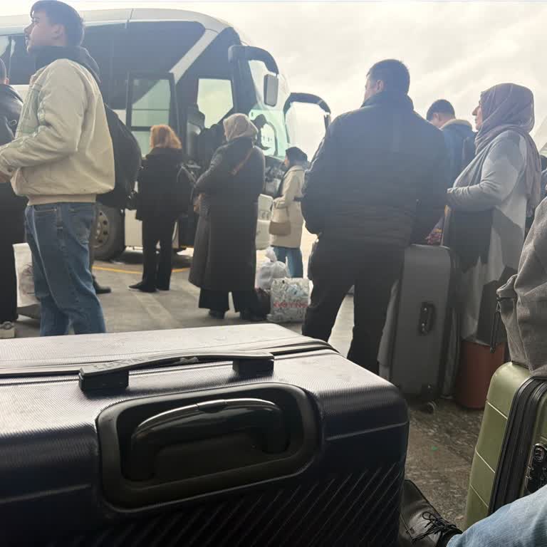 Kale Seyahat Sefer Saatlerine Uymuyor Yolcular Mağdur