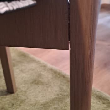 Teslimat Gecikmesi, Renk Uyuşmazlığı Ve Çatlak Sandalye