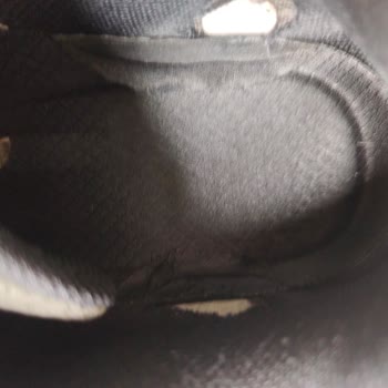 Zapatillas Skechers con defecto en el talón, garantía rechazada sin explicación