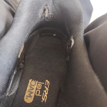 Zapatillas Skechers con defecto en el talón, garantía rechazada sin explicación