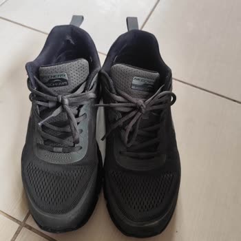 Zapatillas Skechers con defecto en el talón, garantía rechazada sin explicación