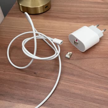 Apple USB-C'den Lightning'e Kablo İlk Kullanımda Eridi, Ürün Güvenliği Sorgulanıyor