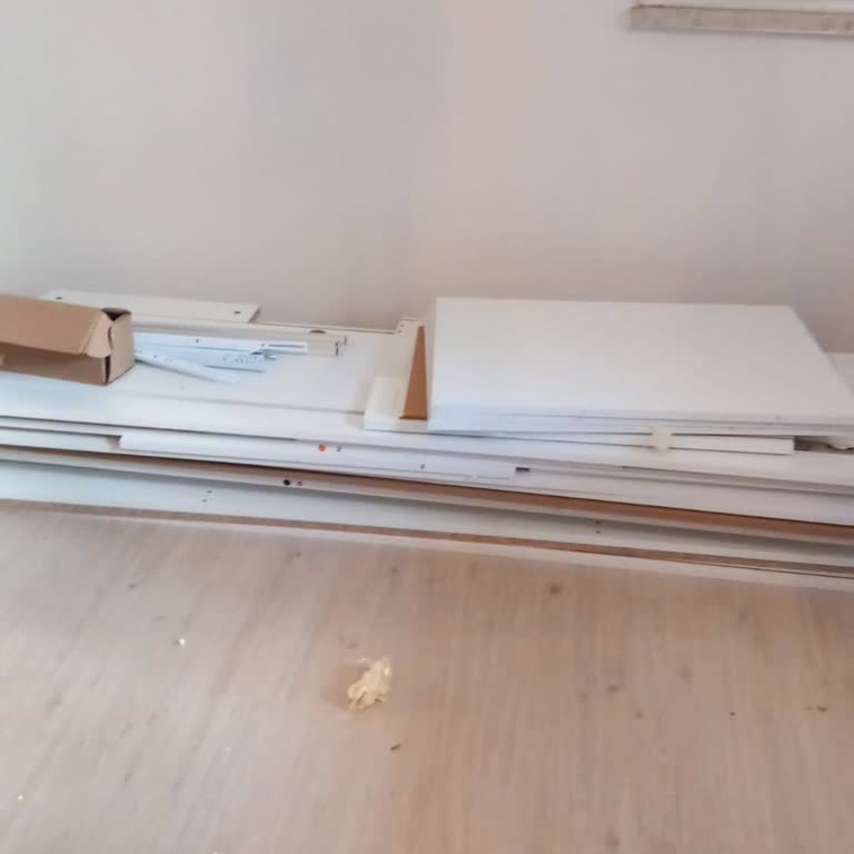 Gardıropta Çatlak Alt Kapak Ve Yanlış Gönderilen Üst Kapak İçin Acil Değişim Talebi