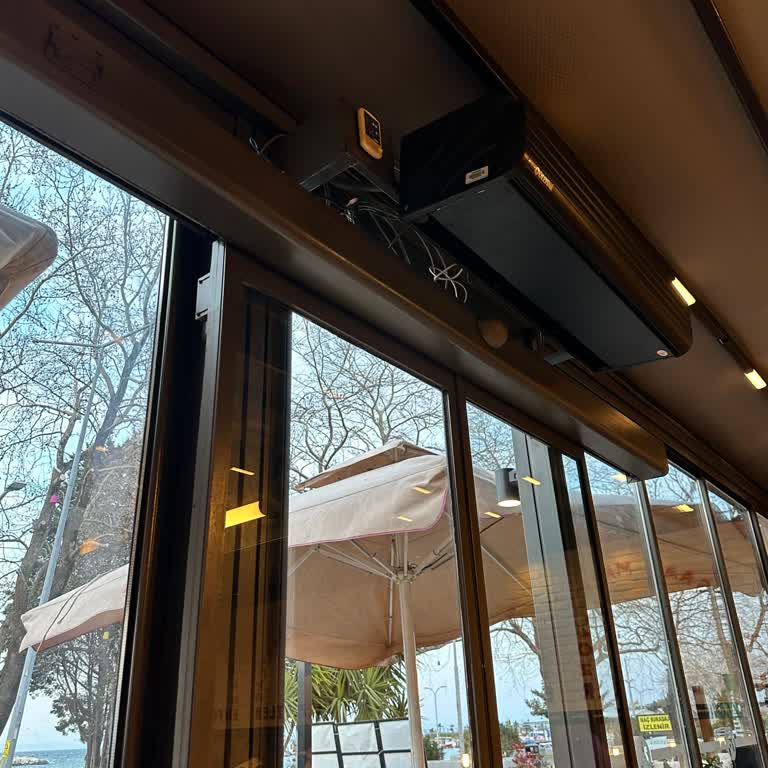 Çalışmayan Klima Ve Açık Kapı Nedeniyle Soğuk İftar