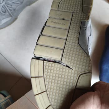 Kısa Sürede Parçalanan Bershka Ayakkabısı Ve Canlı Müşteri Desteği Eksikliği