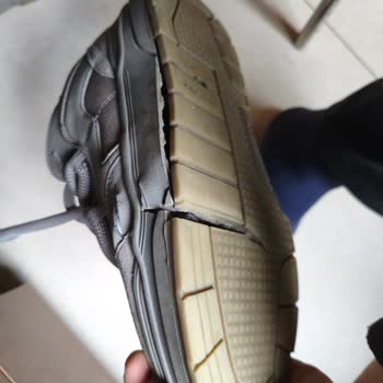 Kısa Sürede Parçalanan Bershka Ayakkabısı Ve Canlı Müşteri Desteği Eksikliği