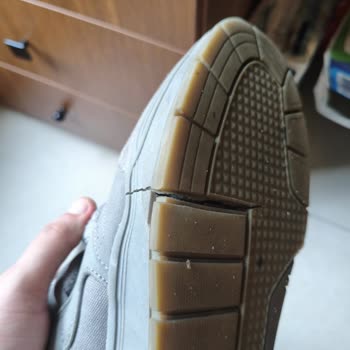 Kısa Sürede Parçalanan Bershka Ayakkabısı Ve Canlı Müşteri Desteği Eksikliği