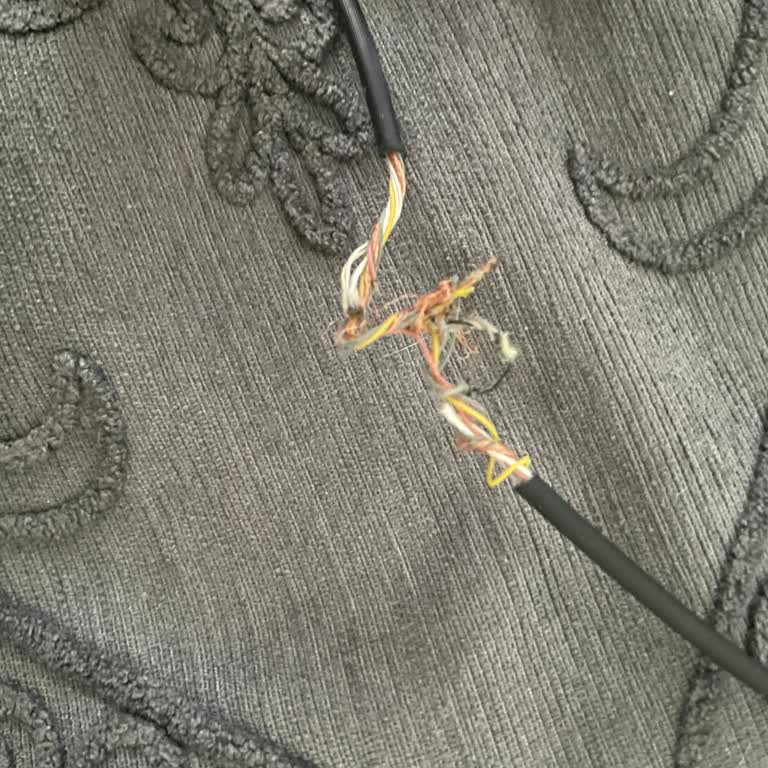 Razer Blackshark V2 con cable roto, soporte sin solución de reparación