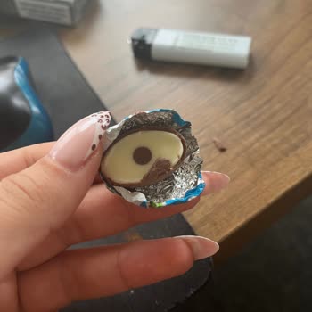 Ozmo Mini Eggs Ürününde Yarım Çikolatalar Ve Eksik Yumurtalar