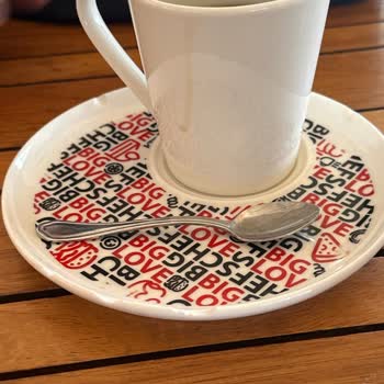 Big Chefs West Marina’da Yanlış Kahve Siparişi Ve Kırık Tabaklar Sebebiyle Kalitesiz Servis