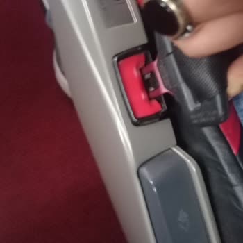 Kırık Emniyet Kemerine Karşı Umursamaz Muavin Davranışı