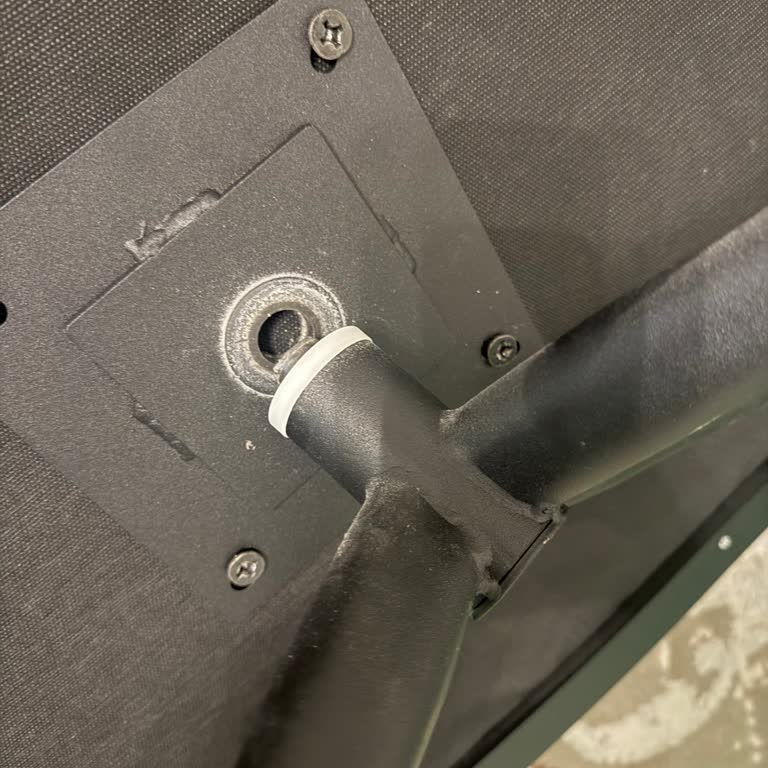 Enza Home Giorno Koltuk Setinde Metal Ayak Kırıldı, Kumaşlar Hızla Deformasyona Uğradı