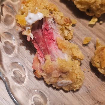 Çıtır Kova Tavuk Kanadında Kan Görüntüsü Ve Hijyen Endişesi