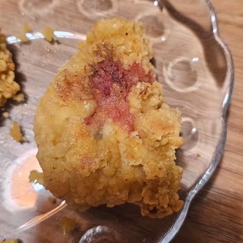 Çıtır Kova Tavuk Kanadında Kan Görüntüsü Ve Hijyen Endişesi