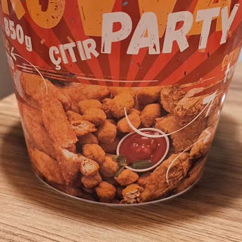 Çıtır Kova Tavuk Kanadında Kan Görüntüsü Ve Hijyen Endişesi