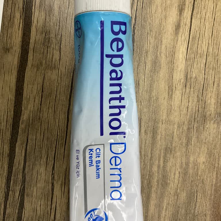 Bepanthol Kremi Kullanımından Sonra Yüzümde Yağ Bezeleri Belirdi