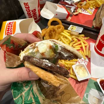 Marul Kökü İçeren Hamburger Ve Şube İlgisizliği