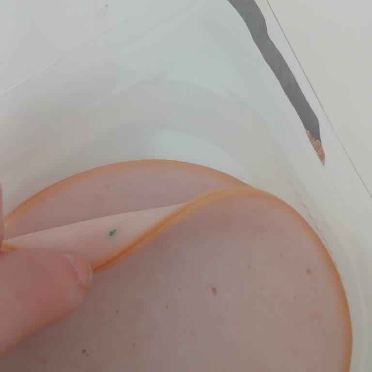 Maret Hindi Füme'de Yabancı Sert Parça Keşfi Ve Güven Kaybı