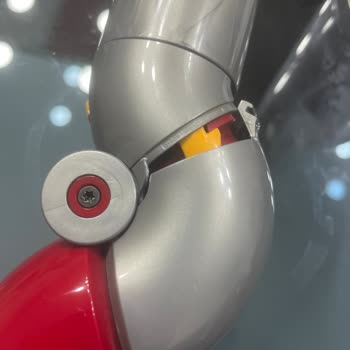 Dyson Gen5 Oynar Başlık Çatladı, Garanti Kapsamı Kaldı