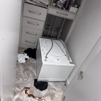 Arçelik Çamaşır Makinesinin Kapağı Ani Çöküş Ve Su Sızıntısıyla Evimi Sulu Bıraktı