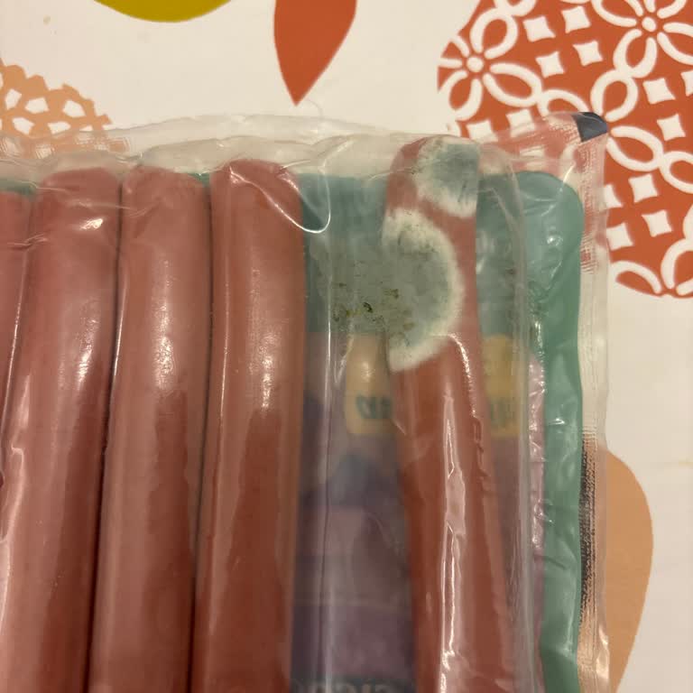 Küflü Sosisle Karşılaştım Sağlık Tehlikesi Ve Soğuk Ürün Denetiminde Eksiklik