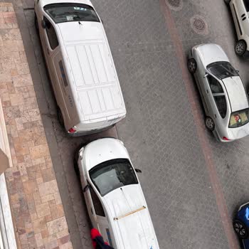 Barış Caddesi'nde DHL Ve ECA Araçlarının Park Alanını Tekelleştirmesi