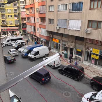Barış Caddesi'nde DHL Ve ECA Araçlarının Park Alanını Tekelleştirmesi