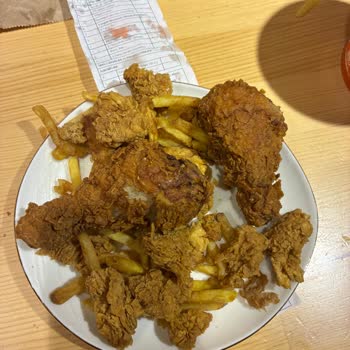 İzmir Park AVM Popeyes Şubesinde Yanmış Kova Ve Eksik Yan Ürün