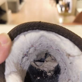 İki Hafta Kullanımda UGG Botunda Çökme, Mağaza Kullanıcı Hatası Dedi