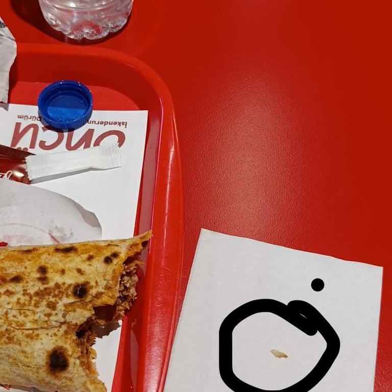 Dişimi Kıracak Sert Parça İçeren Dürüm Ve İlgisiz Personel