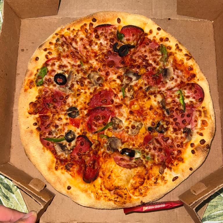 Domino's Pizza’da Orta Boy İddialarıyla Gelen Küçük Ve Az Malzemeli Pizzalar