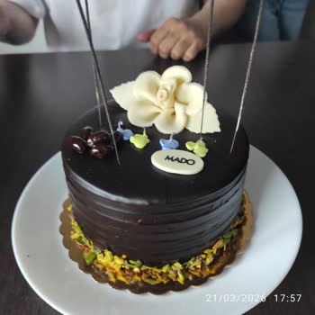 Mado Şubesinde Mumların Erimesi Ve Sigara Kokusu