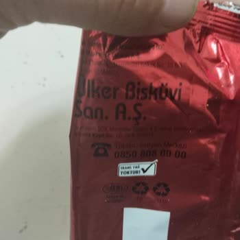 Şok Markette Ülker Tempo Krakerinde Fare Dışkısına Benzeyen Siyah Maddeler