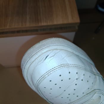 Nike Court Vision Low Ayakkabısında Aşırı Çatlama Ve Değişim İsteği