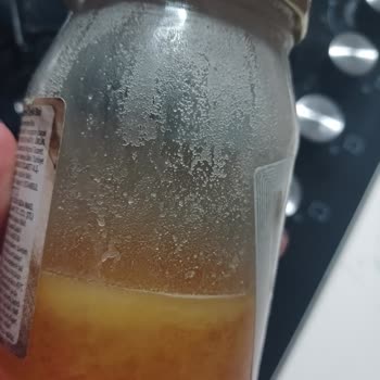 Bal Kavanozunda Şekerleşme Ve Yağ Tabakası Çocuğuma Verildiği İçin Endişe