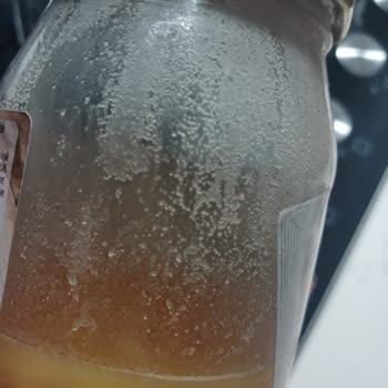 Bal Kavanozunda Şekerleşme Ve Yağ Tabakası Çocuğuma Verildiği İçin Endişe