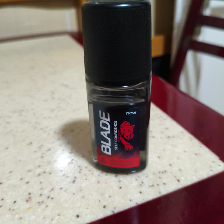 Blade Deodorantı Kıyafetleri Sarı Lekeliyor Ve Ter Koruması Yetersiz