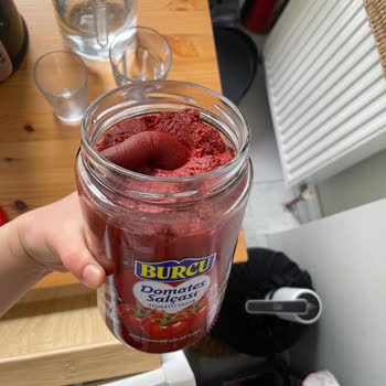 Domates Salçası Kapak Açılışındaki Rahatsız Edici Görünüm Güveni Sarsıyor