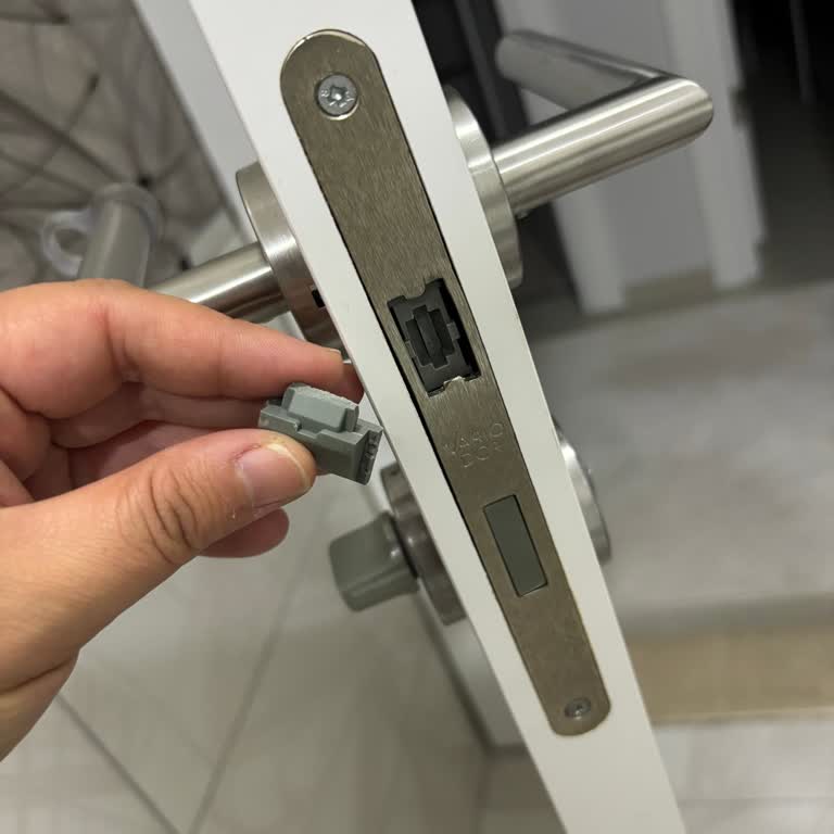 Variodor Banyo Kapısı Kilit Dilinin Kırılması Ve Yedek Parça Temini Sorunu