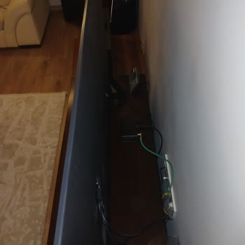 Samsung Q8F Televizyonunun Arka Panel Açılma Sorunu Ve İade Talebi